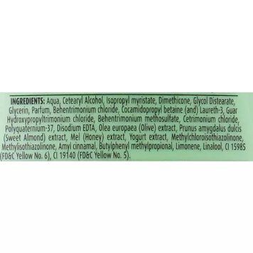 Кондиціонер зволожуючий з солодким мигдалем Dabur Vatika Naturals Sweet Almond Moisturizing Conditioner 172 фото